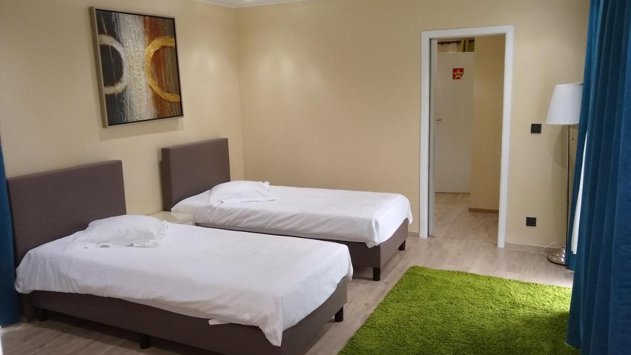 Hotel Phenix Dilbeek Bagian luar foto