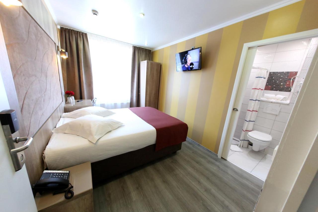 Hotel Phenix Dilbeek Bagian luar foto
