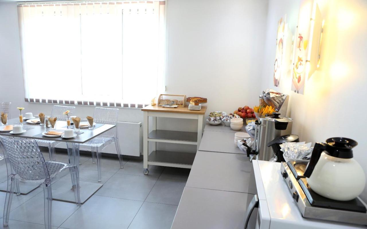 Hotel Phenix Dilbeek Bagian luar foto